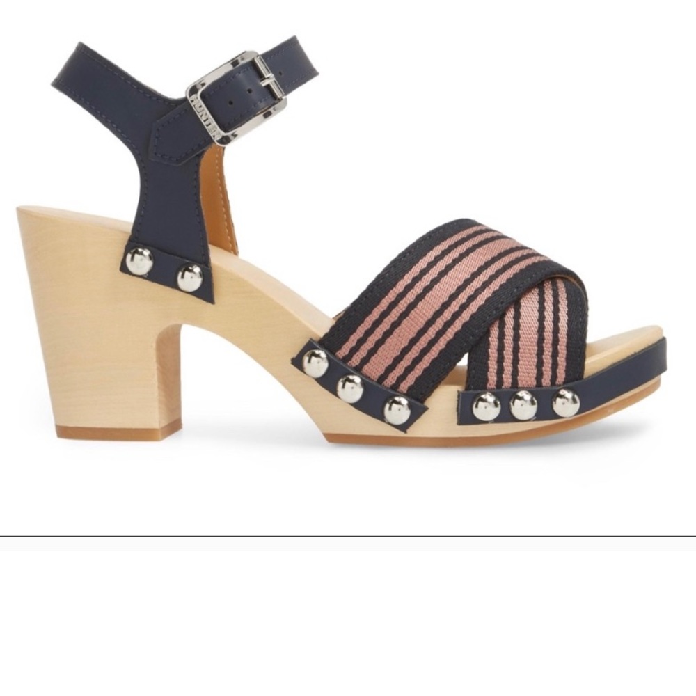 NWOT Hunter strappy sandals SIZE 9. Wooden heel